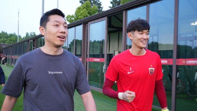 高位截瘫这种病症，在医学上虽然无法逆转，但是对回春丹来说，反而显得有些大材小用。